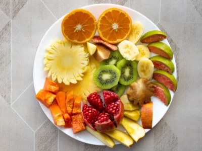 Children eating fresh fruit